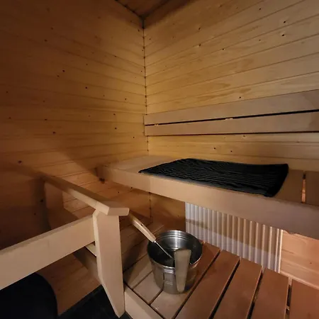 Saunallinen Yksioe Keskustan Laehellae / With Sauna Apartment *